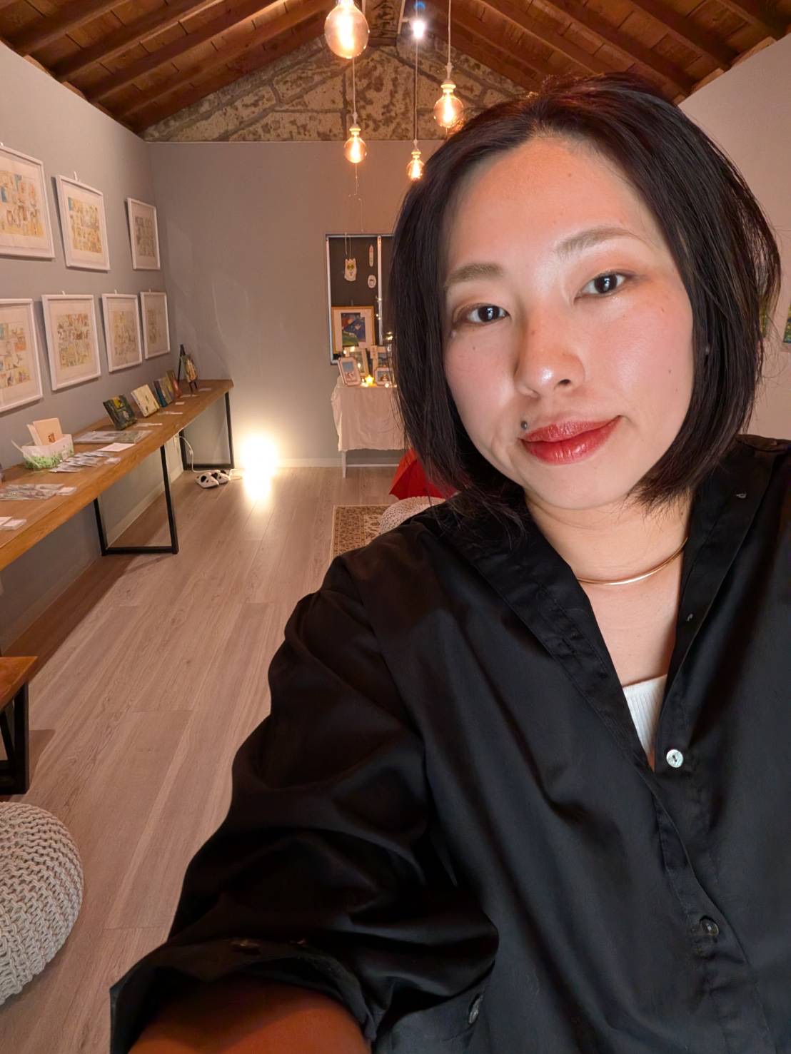 個展会場での岡 知美